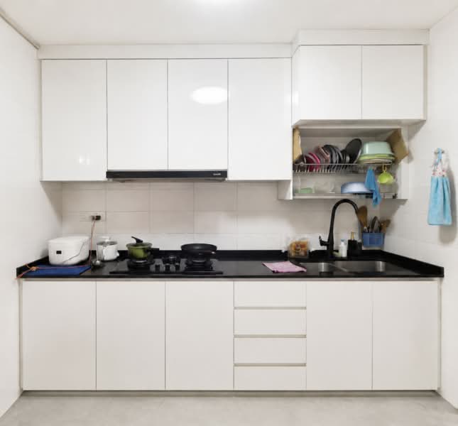 673B Edgefield Plains, 673B Edgefield Plains, 2 Bedrooms, 700 sqft, HDB Flat For Sale, by Jerome Woo, 500180829 - Kitchen - PropertyGuru.com.sg