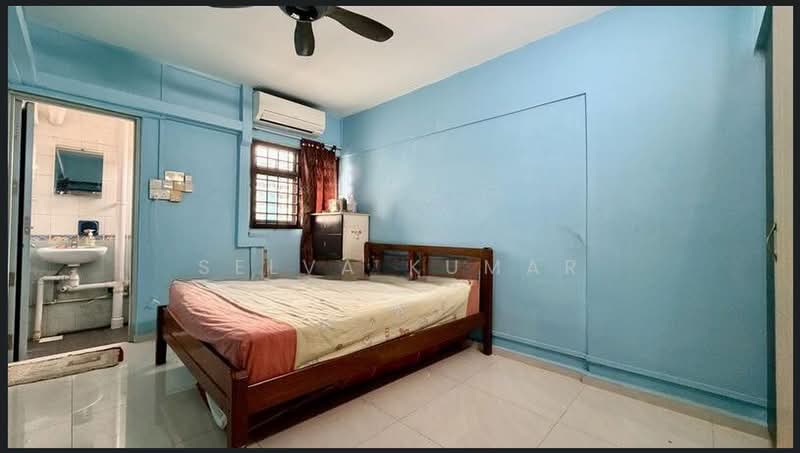 215 Ang Mo Kio Avenue 1, 215 Ang Mo Kio Avenue 1, 3 Bedrooms, 1,000 sqft, HDB Flat For Sale, by Selva Kumar, 500180839 - Bedroom - PropertyGuru.com.sg