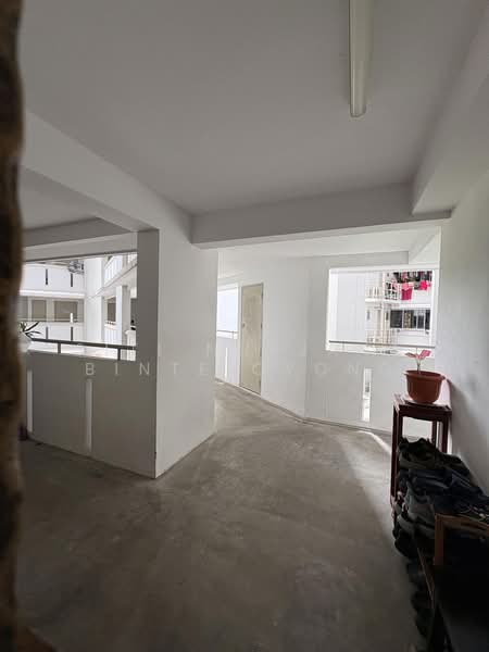 784B Woodlands Rise, 784B Woodlands Rise, 3 Bedrooms, 1,001 sqft, HDB Flat For Sale, by Siti Nurjana Binte Oyong, 500180843 - Corridor - PropertyGuru.com.sg