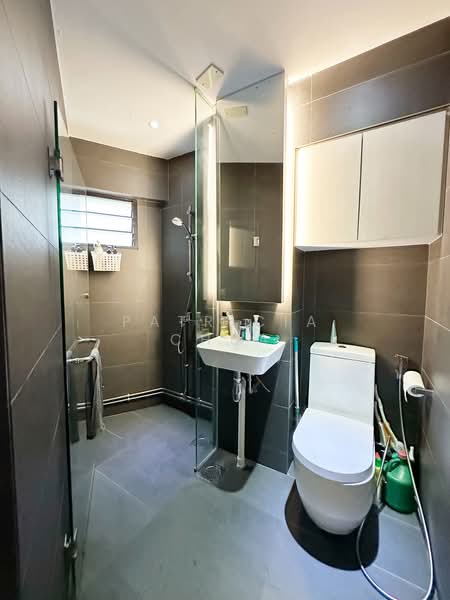 115 Clementi Street 13, 115 Clementi Street 13, 4 Bedrooms, 1,604 sqft, HDB Flat For Sale, by Patricia Chua, 500180852 - Bathroom - PropertyGuru.com.sg