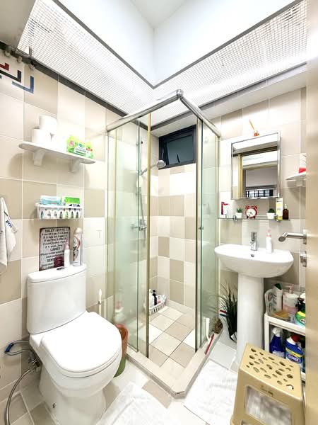 87 Dawson Road, 87 Dawson Road, 3 Bedrooms, 893 sqft, HDB Flat For Sale, by Fatin Amira, 500180856 - Bathroom - PropertyGuru.com.sg