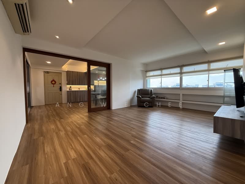 745 Pasir Ris Street 71, 745 Pasir Ris Street 71, 3 Bedrooms, 1,345 sqft, HDB Flat For Sale, by Ang Wee Chee, 500180858 - Living Room - PropertyGuru.com.sg