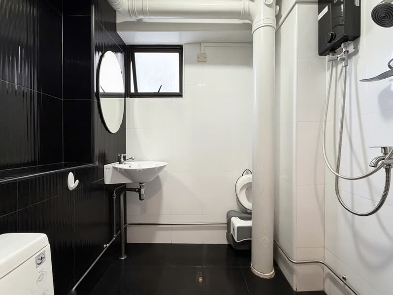 684D Woodlands Drive 73, 684D Woodlands Drive 73, 3 Bedrooms, 1,108 sqft, HDB Flat For Sale, by Hafiz Nor, 500180881 - Bathroom - PropertyGuru.com.sg