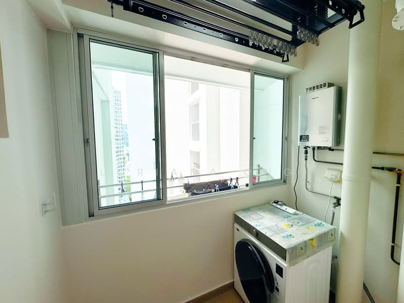 126C Kim Tian Road, 126C Kim Tian Road, 3 Bedrooms, 1,001 sqft, HDB Flat For Sale, by Loriana Ong, 500180890 - Balcony - PropertyGuru.com.sg