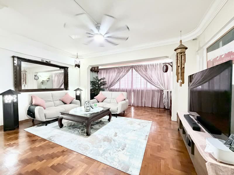 141 Bukit Batok Street 11, 141 Bukit Batok Street 11, 3 Bedrooms, 1,614 sqft, HDB Flat For Sale, by Nona Kirana, 500180913 - Living Room - PropertyGuru.com.sg