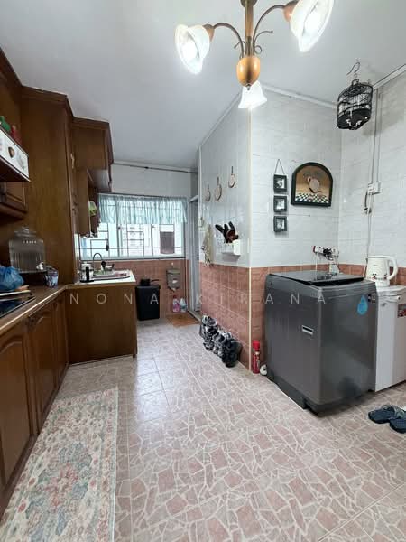 141 Bukit Batok Street 11, 141 Bukit Batok Street 11, 3 Bedrooms, 1,614 sqft, HDB Flat For Sale, by Nona Kirana, 500180913 - Kitchen - PropertyGuru.com.sg