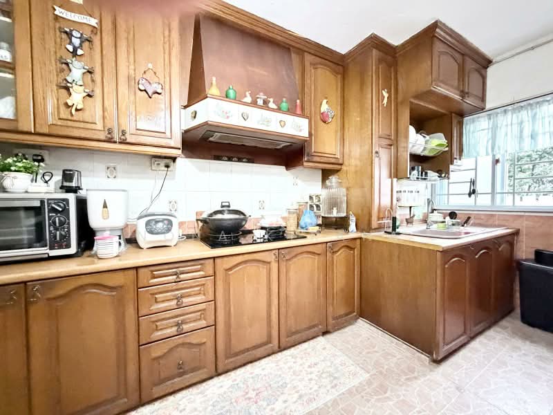 141 Bukit Batok Street 11, 141 Bukit Batok Street 11, 3 Bedrooms, 1,614 sqft, HDB Flat For Sale, by Nona Kirana, 500180913 - Kitchen - PropertyGuru.com.sg