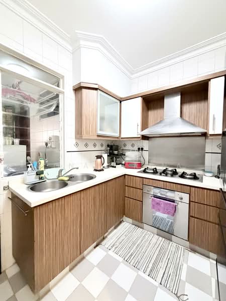 Changi Court, 702 Upper Changi Road East, 3 Bedrooms, 1,184 sqft, Condominium For Sale, by Nona Kirana, 500180916 - Kitchen - PropertyGuru.com.sg