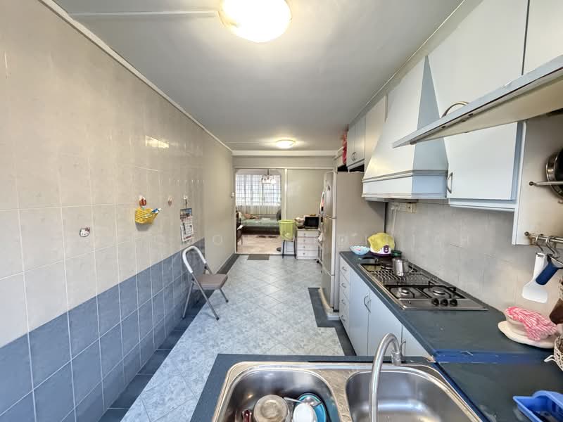 325 Bukit Batok Street 33, 325 Bukit Batok Street 33, 3 Bedrooms, 904 sqft, HDB Flat For Sale, by Solomon Jedidiah, 500180981 - Kitchen - PropertyGuru.com.sg