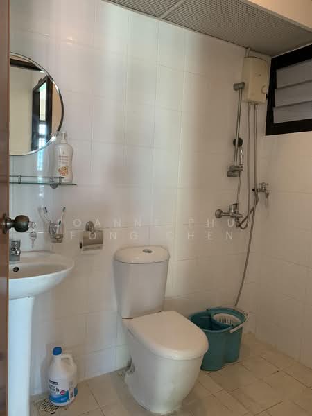 441B Clementi Avenue 3, 441B Clementi Avenue 3, 3 Bedrooms, 936 sqft, HDB Flat For Rent, by Joanne Phui Fong Chen, 500180984 - Bathroom - PropertyGuru.com.sg