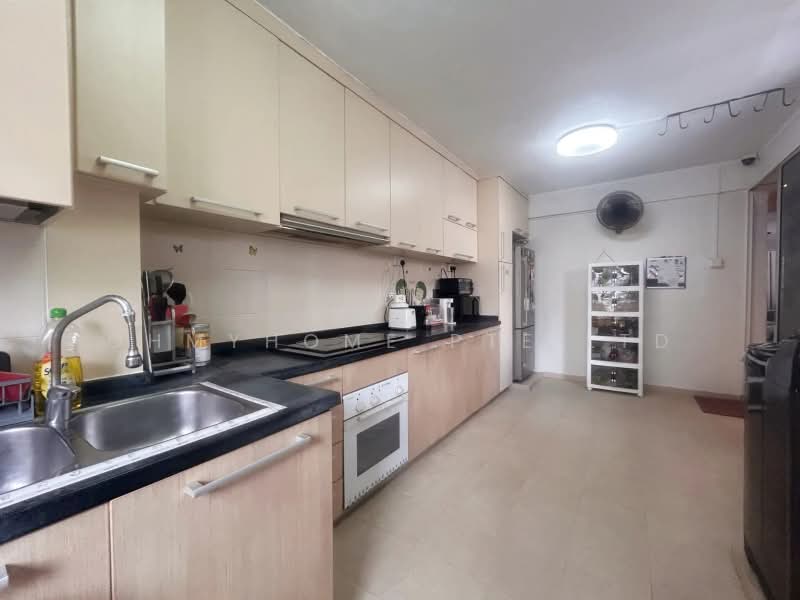 733 Yishun Avenue 5, 733 Yishun Avenue 5, 4 Bedrooms, 1,302 sqft, HDB Flat For Sale, by KEE PENG HAR, 500180986 - Kitchen - PropertyGuru.com.sg