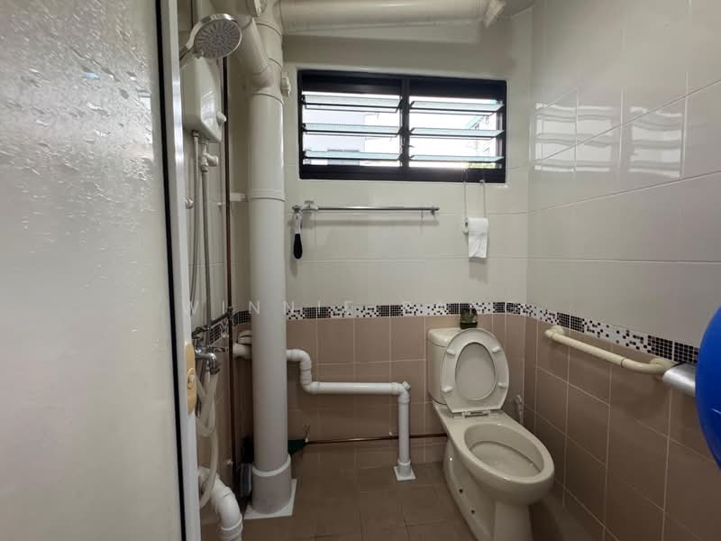 304 Bukit Batok Street 31, 304 Bukit Batok Street 31, 2 Bedrooms, 732 sqft, HDB Flat For Sale, by Winnie Pang, 500180996 - Bathroom - PropertyGuru.com.sg