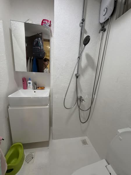 The Sunflower, 10 Lorong 28 Geylang, 3 Bedrooms, 1,800 sqft, Apartment For Rent, by Zoeys Tan, 500181009 - Bathroom - PropertyGuru.com.sg