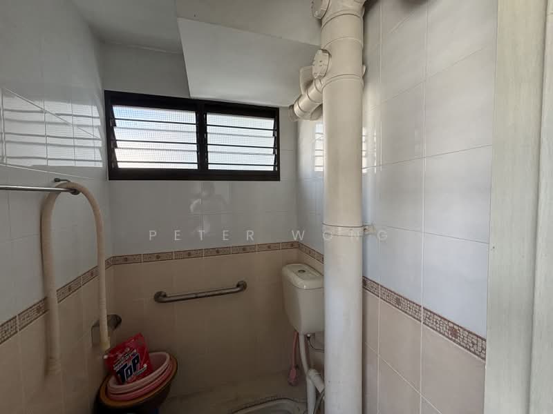 319 Clementi Avenue 4, 319 Clementi Avenue 4, 2 Bedrooms, 721 sqft, HDB Flat For Sale, by Peter Wong, 500181018 - Bathroom - PropertyGuru.com.sg