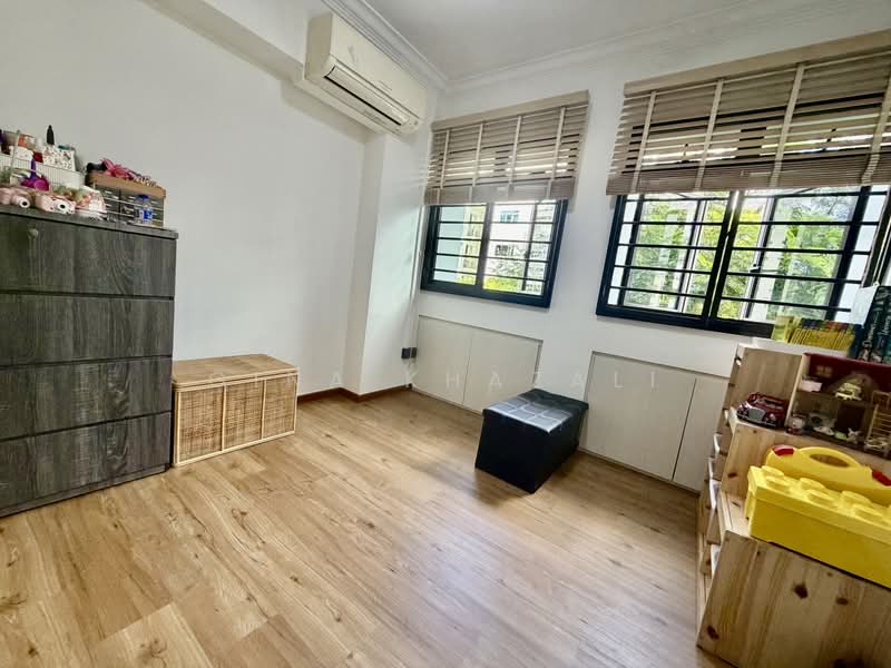 953 Hougang Avenue 9, 953 Hougang Avenue 9, 3 Bedrooms, 1,087 sqft, HDB Flat For Sale, by Gina Khazali, 500181055 - Bedroom - PropertyGuru.com.sg