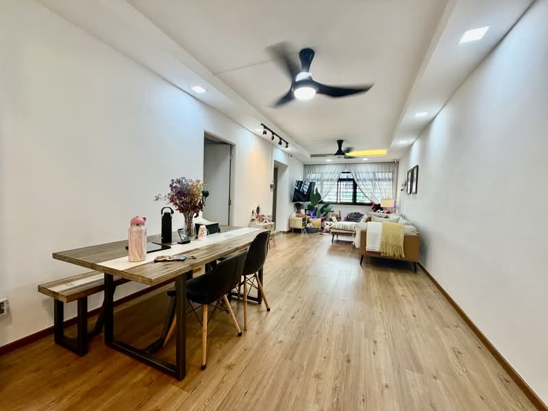 953 Hougang Avenue 9, 953 Hougang Avenue 9, 3 Bedrooms, 1,087 sqft, HDB Flat For Sale, by Gina Khazali, 500181055 - Living Room - PropertyGuru.com.sg