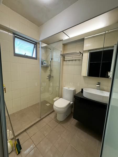 271D Punggol Walk, 271D Punggol Walk, 3 Bedrooms, 1,001 sqft, HDB Flat For Sale, by Emeline Cheng, 500181069 - Bathroom - PropertyGuru.com.sg