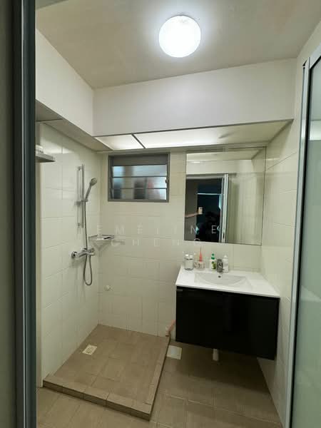 271D Punggol Walk, 271D Punggol Walk, 3 Bedrooms, 1,001 sqft, HDB Flat For Sale, by Emeline Cheng, 500181069 - Bathroom - PropertyGuru.com.sg