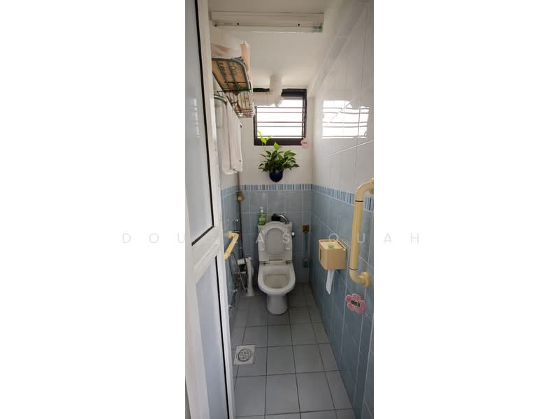 533 Upper Cross Street, 533 Upper Cross Street, 2 Bedrooms, 732 sqft, HDB Flat For Sale, by Douglas Quah, 500181080 - Bathroom - PropertyGuru.com.sg