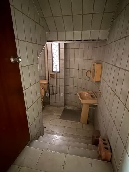Worker allowed, Bungalow Landed 4 bed 4 baths, Kovan MRT, , 4 Bedrooms, 4,000 sqft, Detached House For Rent, by CD Sung, 500181084 - Bathroom - PropertyGuru.com.sg