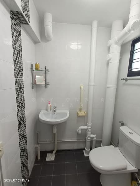 303 Jurong East Street 32, 303 Jurong East Street 32, 2 Bedrooms, 731 sqft, HDB Flat For Sale, by Tony Ong Ah Beng, 500181097 - Bathroom - PropertyGuru.com.sg