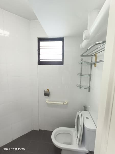 303 Jurong East Street 32, 303 Jurong East Street 32, 2 Bedrooms, 731 sqft, HDB Flat For Sale, by Tony Ong Ah Beng, 500181097 - Bathroom - PropertyGuru.com.sg