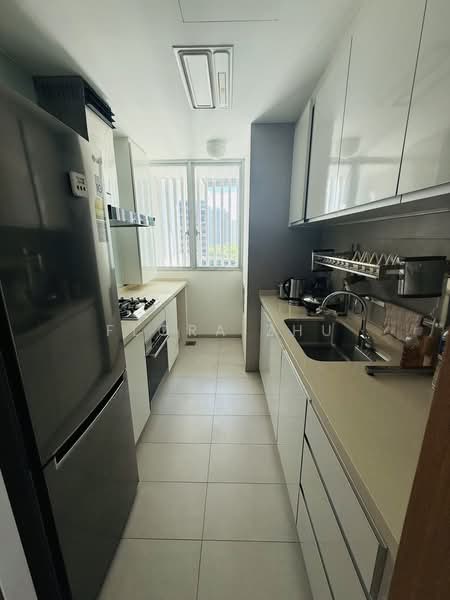 The Vermont On Cairnhill, 12 Cairnhill Rise, 2 Bedrooms, 915 sqft, Condominium For Sale, by Flora Zhu, 500181098 - Kitchen - PropertyGuru.com.sg