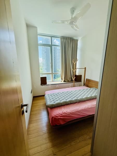 The Vermont On Cairnhill, 12 Cairnhill Rise, 2 Bedrooms, 915 sqft, Condominium For Sale, by Flora Zhu, 500181098 - Bedroom - PropertyGuru.com.sg