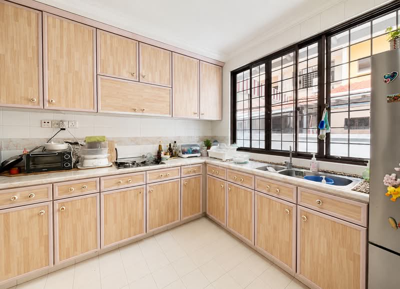 ⭐️⭐️LANDED7772@ 3 Storey Inter Terrace . Near MRT . 8.6.8.7.7.7.7.2, Telok kurau, 4 Bedrooms, 3,000 sqft, Terraced House For Sale, by Dean Lim, 500181113 - Kitchen - PropertyGuru.com.sg