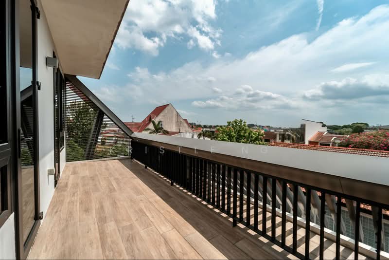 Almost new | Huge 8149sf 2.5+Basement & pool near Seletar Hills, , 6 Bedrooms, 8,149 sqft, Semi-Detached House For Sale, by Kristle Ng, 500181114 - Balcony - PropertyGuru.com.sg