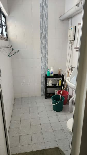 209 Bukit Batok Street 21, 209 Bukit Batok Street 21, 3 Bedrooms, 1,119 sqft, HDB Flat For Sale, by Shirley Goh (Phua), 500181115 - Bathroom - PropertyGuru.com.sg