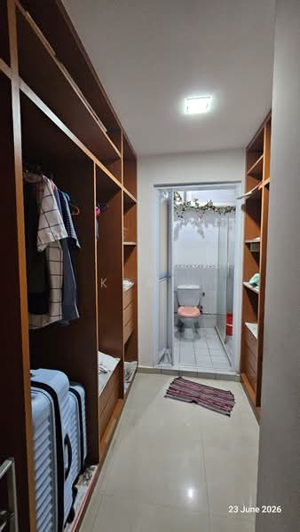 690B Choa Chu Kang Crescent, 690B Choa Chu Kang Crescent, 2 Bedrooms, 1,345 sqft, HDB Flat For Rent, by Kor ., 500181124 - walk in closet - PropertyGuru.com.sg