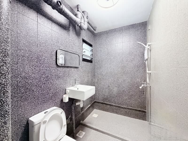653A Jurong West Street 61, 653A Jurong West Street 61, 3 Bedrooms, 1,184 sqft, HDB Flat For Sale, by Bertram Chen, 500181133 - Bathroom - PropertyGuru.com.sg