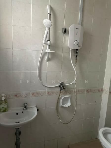 The Anchorage, 370 Alexandra Road, Room Rental, 70 sqft, Condominium For Rent, by Kelvin Chin, 500181135 - Bathroom - PropertyGuru.com.sg