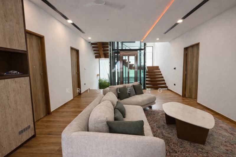 Well renovated 14000sqft Bungalow with lift, , 9 Bedrooms, 14,000 sqft, Detached House For Sale, by Kristle Ng, 500181137 - PropertyGuru.com.sg