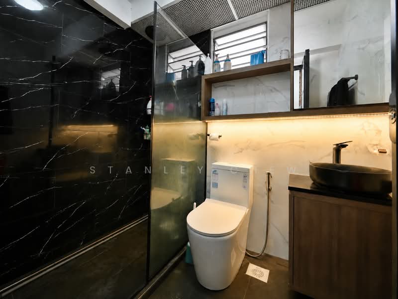 673C Edgefield Plains, 673C Edgefield Plains, 3 Bedrooms, 969 sqft, HDB Flat For Sale, by Stanley Chew, 500181140 - Bathroom - PropertyGuru.com.sg