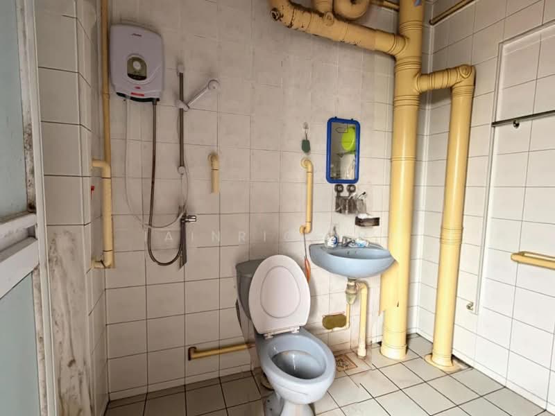 165 Gangsa Road, 165 Gangsa Road, Room Rental, 150 sqft, HDB Flat For Rent, by Iainrick Hu, 500181143 - Bathroom - PropertyGuru.com.sg