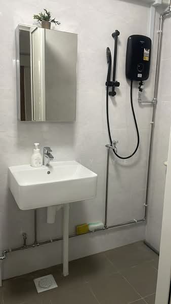 531 Serangoon North Avenue 4, 531 Serangoon North Avenue 4, Room Rental, 160 sqft, HDB Flat For Rent, by Wendy Ye, 500181144 - Bathroom - PropertyGuru.com.sg