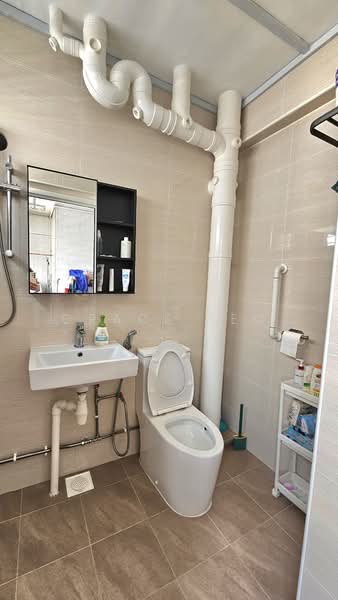 723 Jurong West Avenue 5, 723 Jurong West Avenue 5, 4 Bedrooms, 1,302 sqft, HDB Flat For Sale, by Grace Teo, 500181151 - Bathroom - PropertyGuru.com.sg