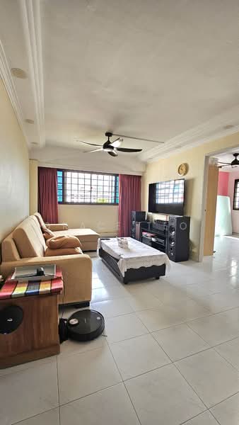 723 Jurong West Avenue 5, 723 Jurong West Avenue 5, 4 Bedrooms, 1,302 sqft, HDB Flat For Sale, by Grace Teo, 500181151 - Living Room - PropertyGuru.com.sg