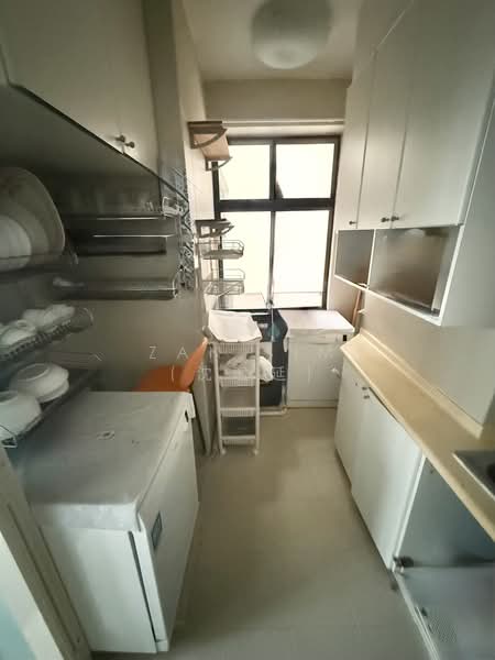 Bristol Lodge, 53 Bristol Road, 3 Bedrooms, 958 sqft, Condominium For Rent, by Zan Sim (沈瓒延), 500181153 - Kitchen - PropertyGuru.com.sg