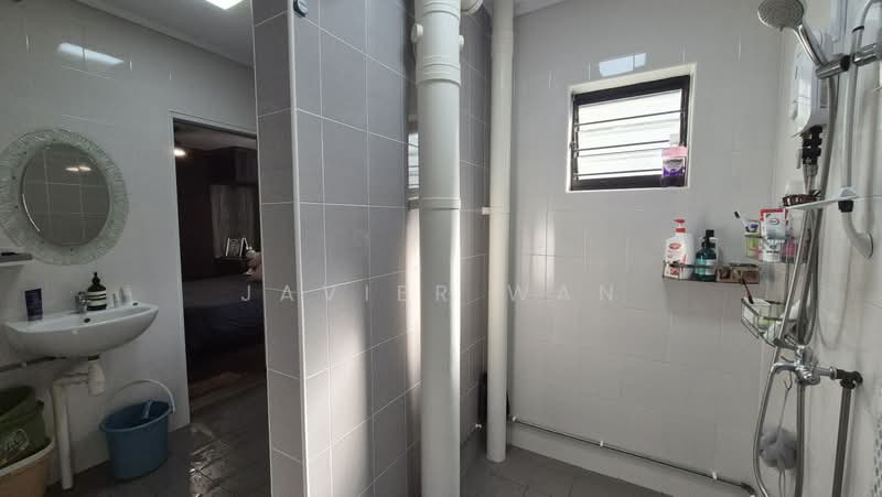 830 Woodlands Street 83, 830 Woodlands Street 83, 5 Bedrooms, 2,034 sqft, HDB Flat For Sale, by Javier Wan, 500181157 - Bathroom 1 (master) - PropertyGuru.com.sg