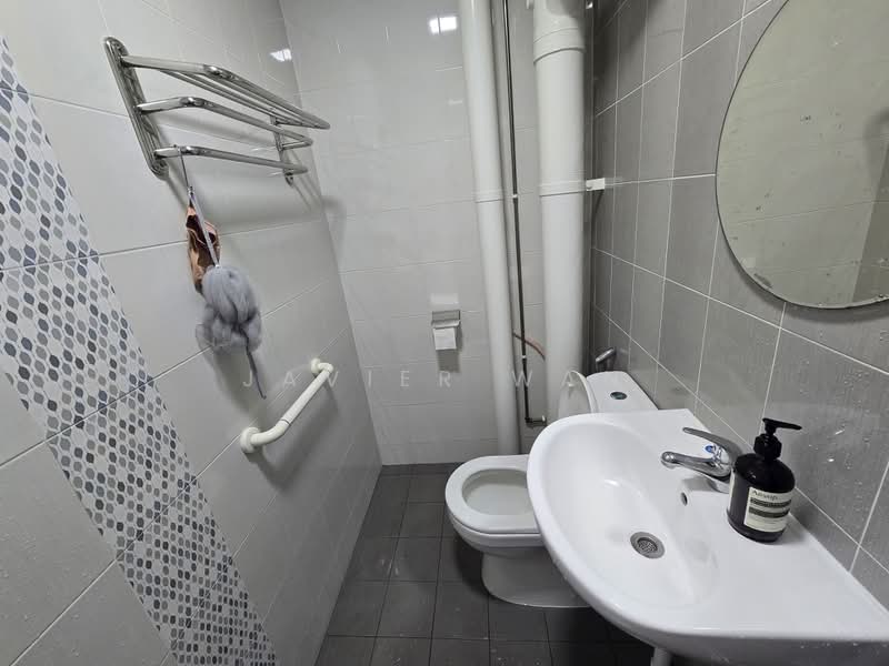 830 Woodlands Street 83, 830 Woodlands Street 83, 5 Bedrooms, 2,034 sqft, HDB Flat For Sale, by Javier Wan, 500181157 - Bathroom 3 (Inside Kitchen) - PropertyGuru.com.sg