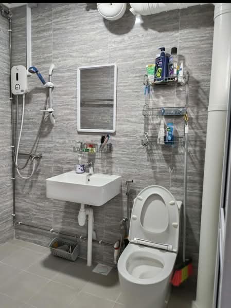 880 Woodlands Street 82, 880 Woodlands Street 82, 3 Bedrooms, 1,130 sqft, HDB Flat For Sale, by Jeslyn Lim, 500181164 - Bathroom - PropertyGuru.com.sg