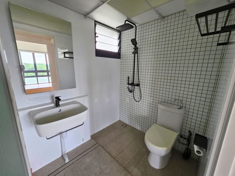 94 Dawson Road, 94 Dawson Road, 3 Bedrooms, 947 sqft, HDB Flat For Rent, by Kian Ang, 500181171 - Bathroom - PropertyGuru.com.sg