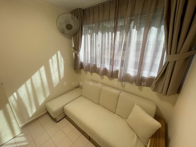 11 Holland Drive, 11 Holland Drive, 2 Bedrooms, 700 sqft, HDB Flat For Rent, by Corinne Tham, 500181179 - Living Room - PropertyGuru.com.sg