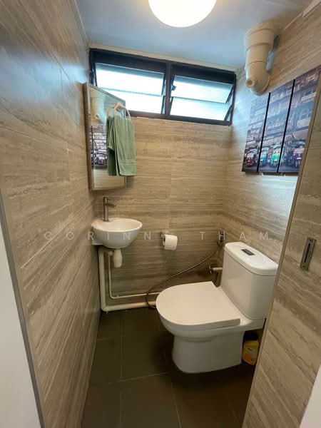11 Holland Drive, 11 Holland Drive, 2 Bedrooms, 700 sqft, HDB Flat For Rent, by Corinne Tham, 500181179 - Bathroom - PropertyGuru.com.sg