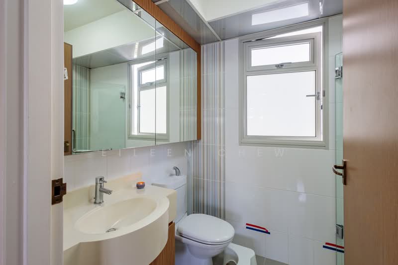 322D Sumang Walk, 322D Sumang Walk, 3 Bedrooms, 1,249 sqft, HDB Flat For Sale, by Eileen Chew, 500181180 - Bathroom - PropertyGuru.com.sg