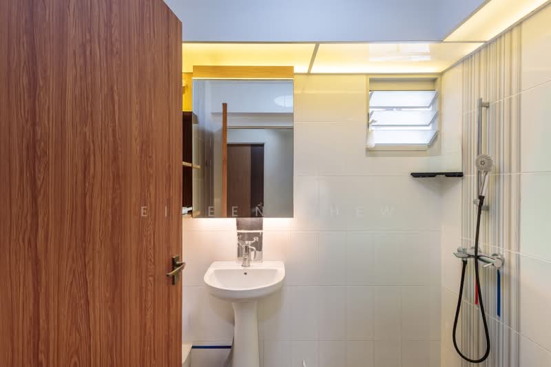 322D Sumang Walk, 322D Sumang Walk, 3 Bedrooms, 1,249 sqft, HDB Flat For Sale, by Eileen Chew, 500181180 - Bathroom - PropertyGuru.com.sg