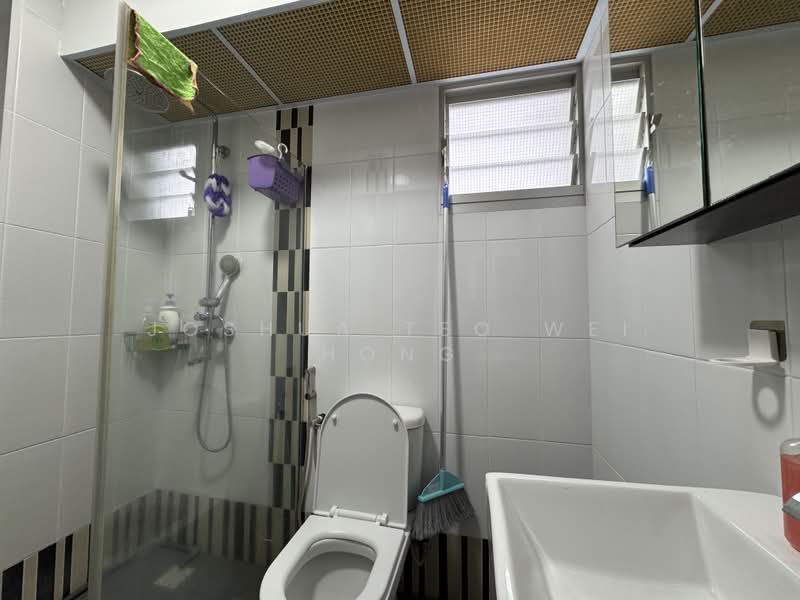 10B Bendemeer Light, 10B Bendemeer Road, 3 Bedrooms, 990 sqft, HDB Flat For Sale, by Joshua Teo Wei Hong, 500181224 - Bathroom - PropertyGuru.com.sg